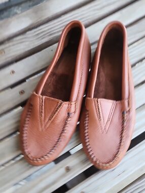 MinneTonka Ladies Leather Loafers